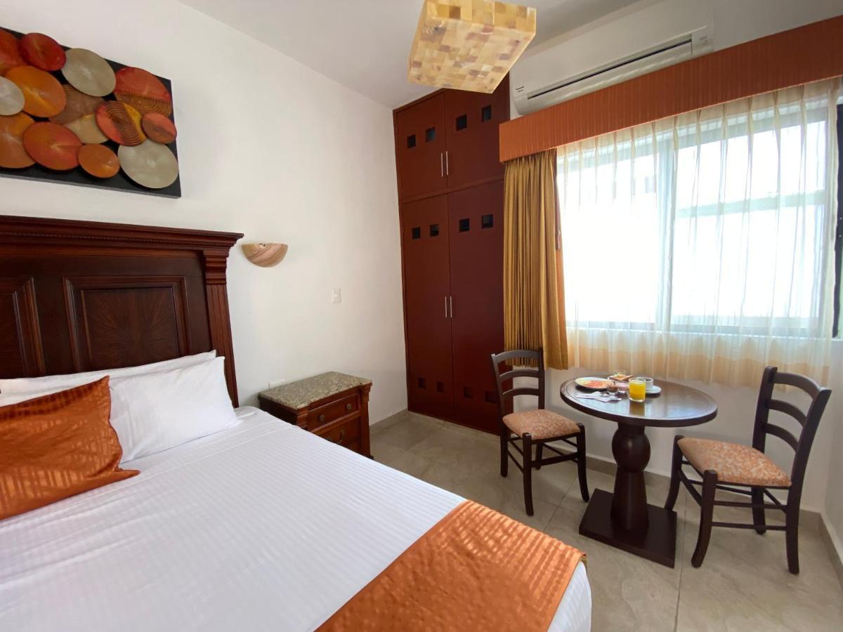Hotel Las Golondrinas Плайя-дель-Кармен Екстер'єр фото