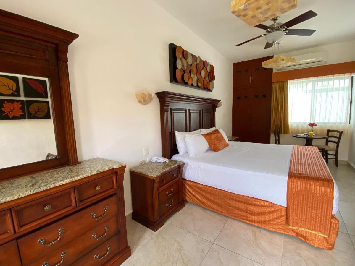Hotel Las Golondrinas Плайя-дель-Кармен Екстер'єр фото